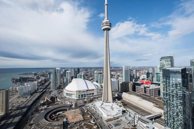 Two Bd Cn Tower And Lake Ontario View 토론토 외부 사진