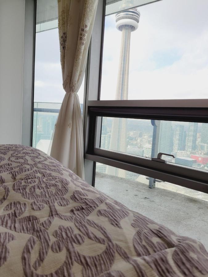 Two Bd Cn Tower And Lake Ontario View 토론토 외부 사진