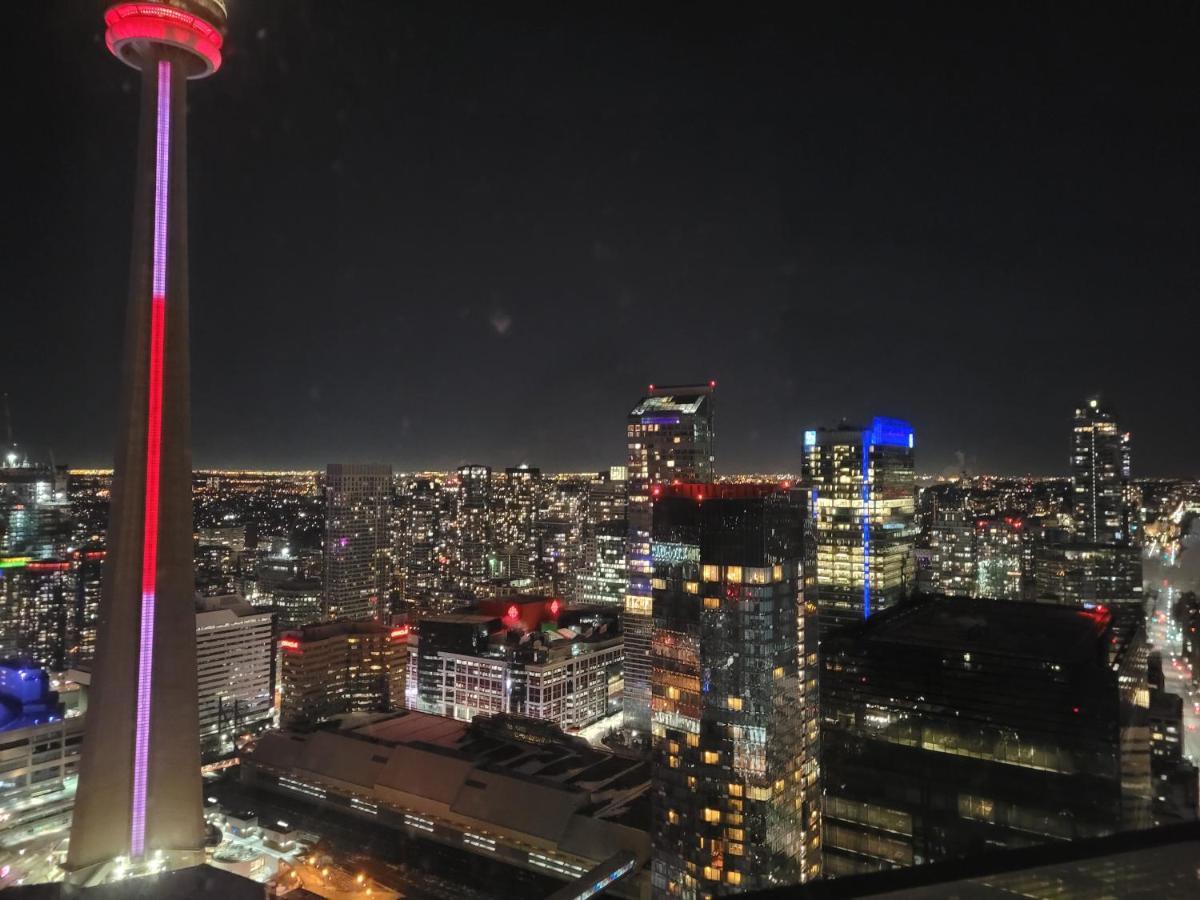 Two Bd Cn Tower And Lake Ontario View 토론토 외부 사진