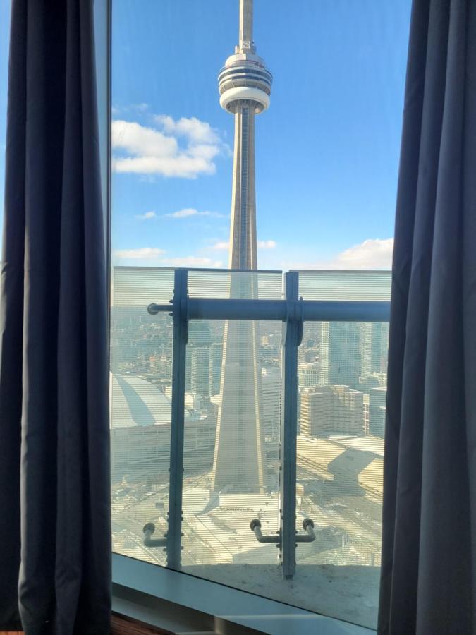 Two Bd Cn Tower And Lake Ontario View 토론토 외부 사진